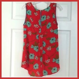 M5 Tomato Red top with floral design. Sleeveless med M5 for anthropologie